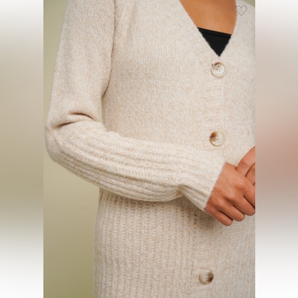 Cardigan Button Down V-Neck Cream size M. Like new! - Picture 4 of 11